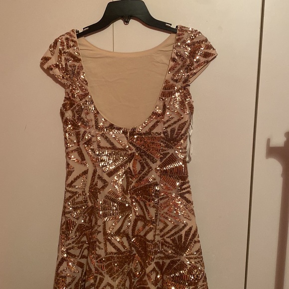 Gold sequin dress in size small. - Picture 5 of 7